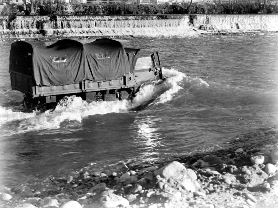  Mercedes-Benz Unimog S U82 1956 года  (фото 2 из 4)
